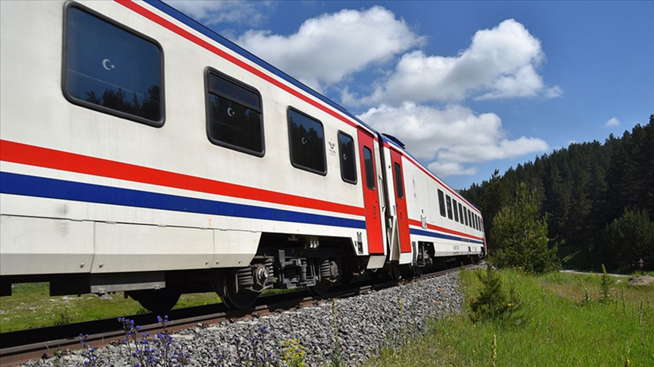 Deprem bölgesine yardım taşıyan tren sayısı 170’e ulaştı